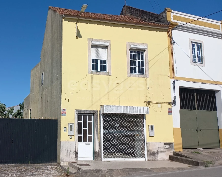 Moradia T2 para Venda em Azoia de Cima e Tremês Foto 1