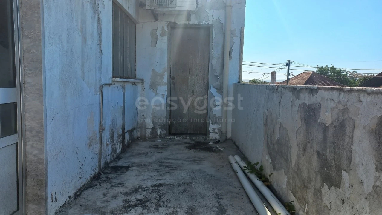 Moradia T2 para Venda em Azoia de Cima e Tremês Foto 3
