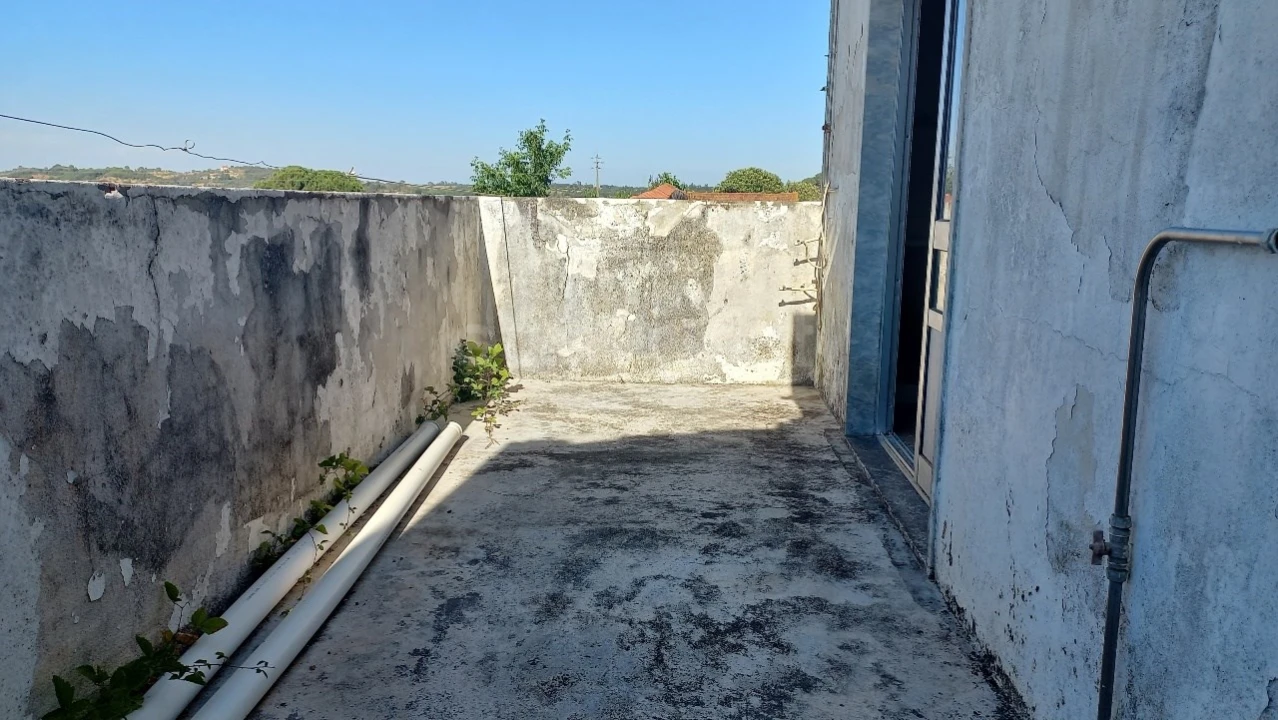 Moradia T2 para Venda em Azoia de Cima e Tremês Foto 13