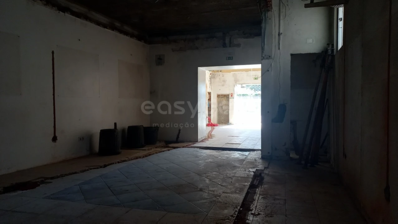 Moradia T2 para Venda em Azoia de Cima e Tremês Foto 17