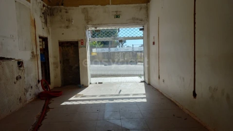 Moradia T2 para Venda em Azoia de Cima e Tremês