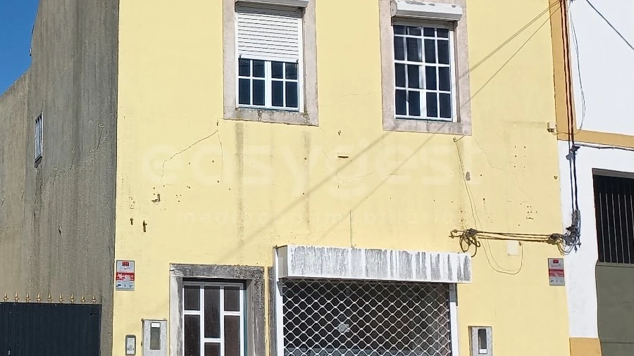 Moradia T2 para Venda em Azoia de Cima e Tremês