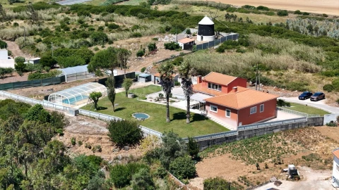 Moradia T4 para Venda em Serra D'El-Rei