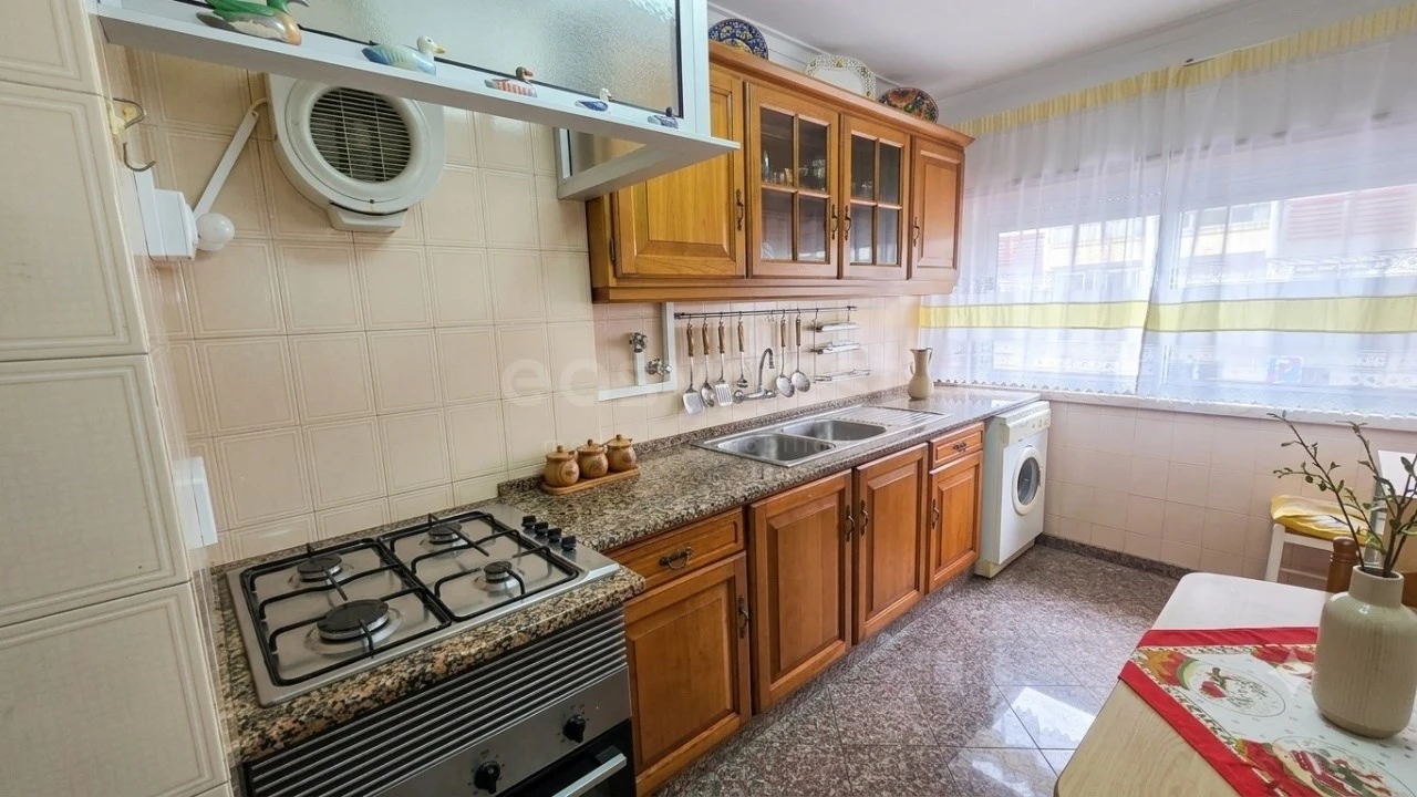 Apartamento T2 para Venda em Venteira Foto 19
