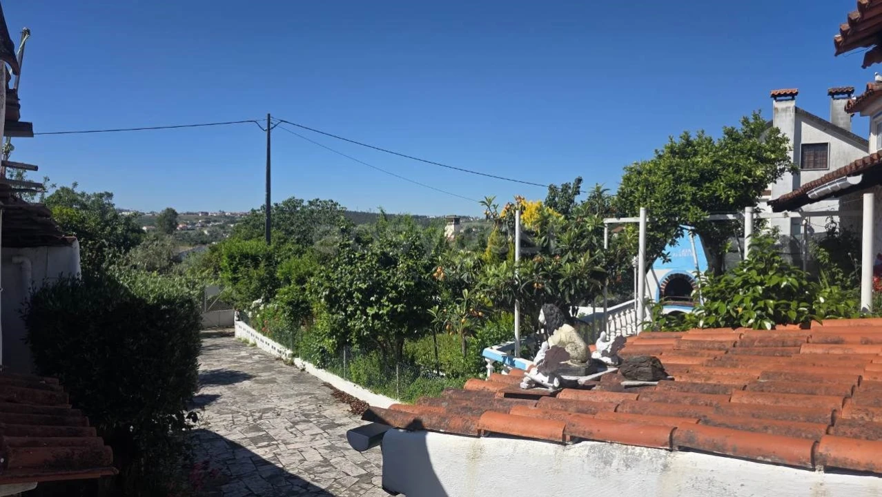Moradia T3 para Venda em Aguas Belas Foto 26