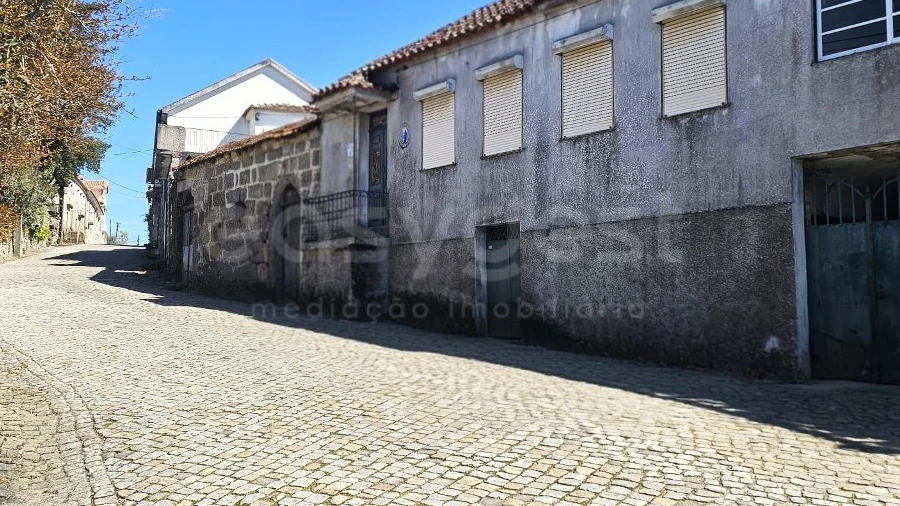Moradia T3 para Venda em Moimenta de Maceira Dão e Lobelhe do Mato