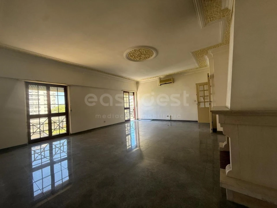 Apartamento T3 para Venda em Odivelas Foto 2