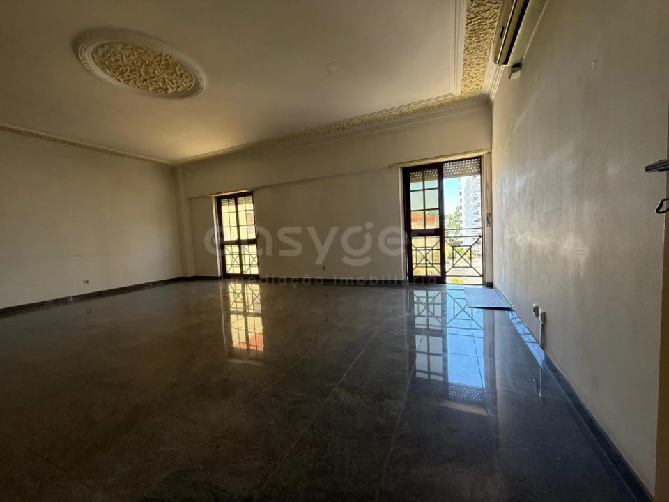 Apartamento T3 para Venda em Odivelas Foto 4