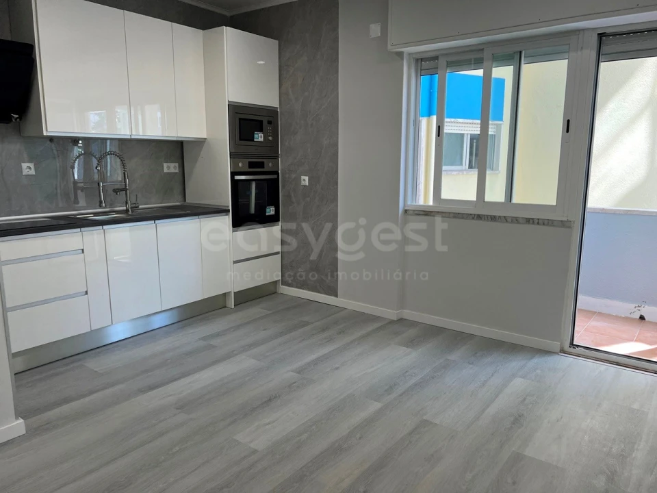 Apartamento T1 para Venda em Venteira Foto 1