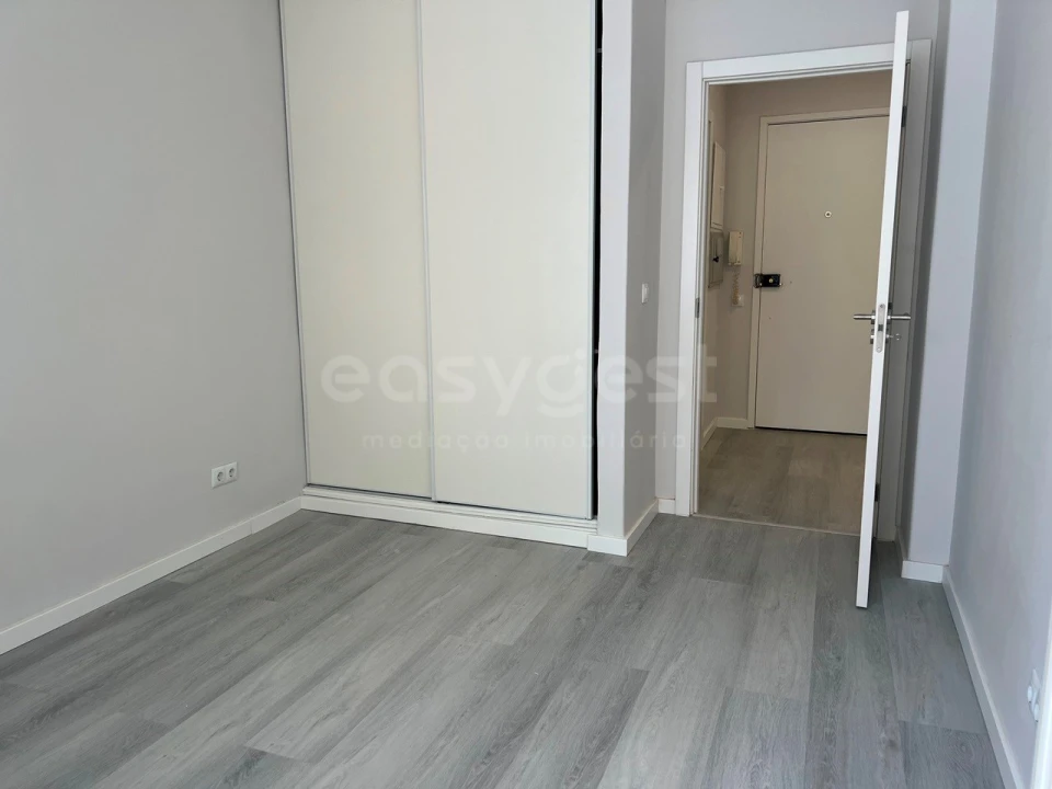 Apartamento T1 para Venda em Venteira Foto 2