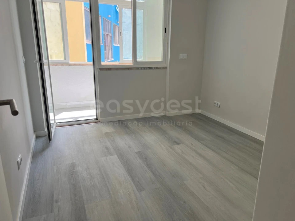 Apartamento T1 para Venda em Venteira Foto 3
