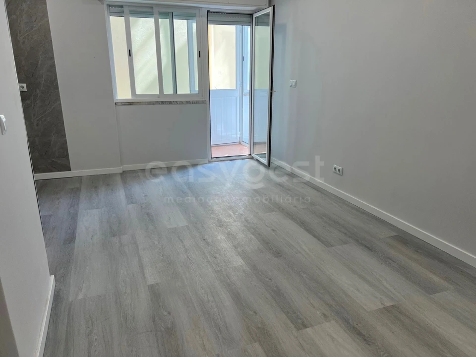Apartamento T1 para Venda em Venteira Foto 6