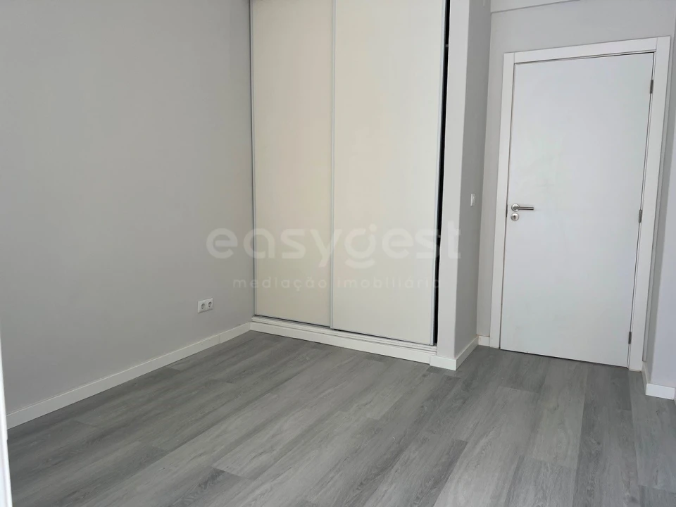 Apartamento T1 para Venda em Venteira Foto 11