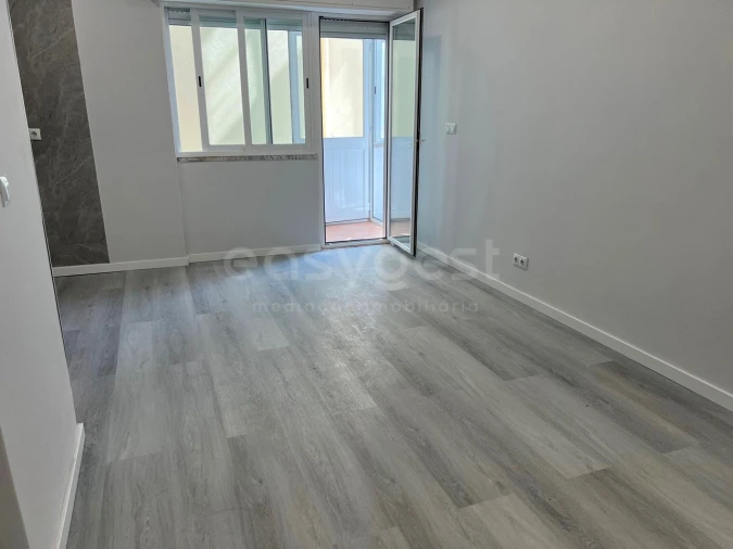 Apartamento T1 para Venda em Venteira Foto 6