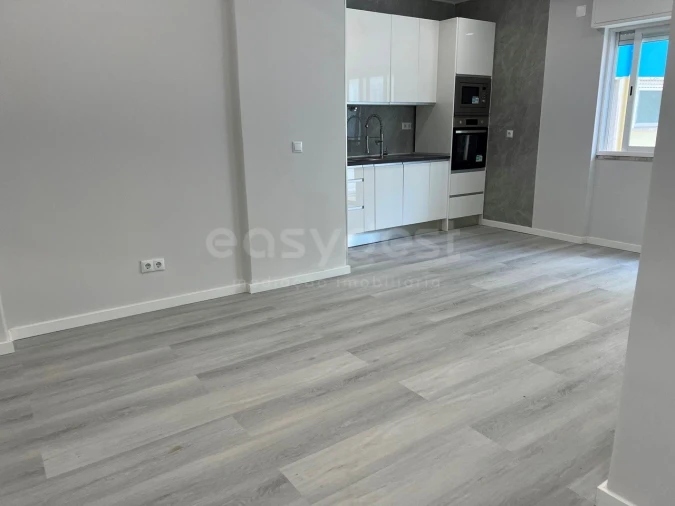 Apartamento T1 para Venda em Venteira Foto 8