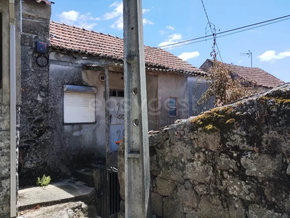 Moradia T4 para Venda em Abrunhosa-A-Velha Foto 4