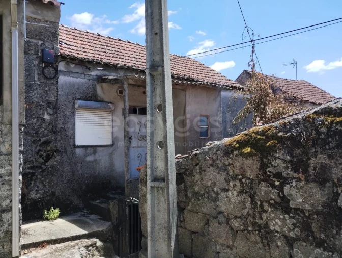 Moradia T4 para Venda em Abrunhosa-A-Velha Foto 4