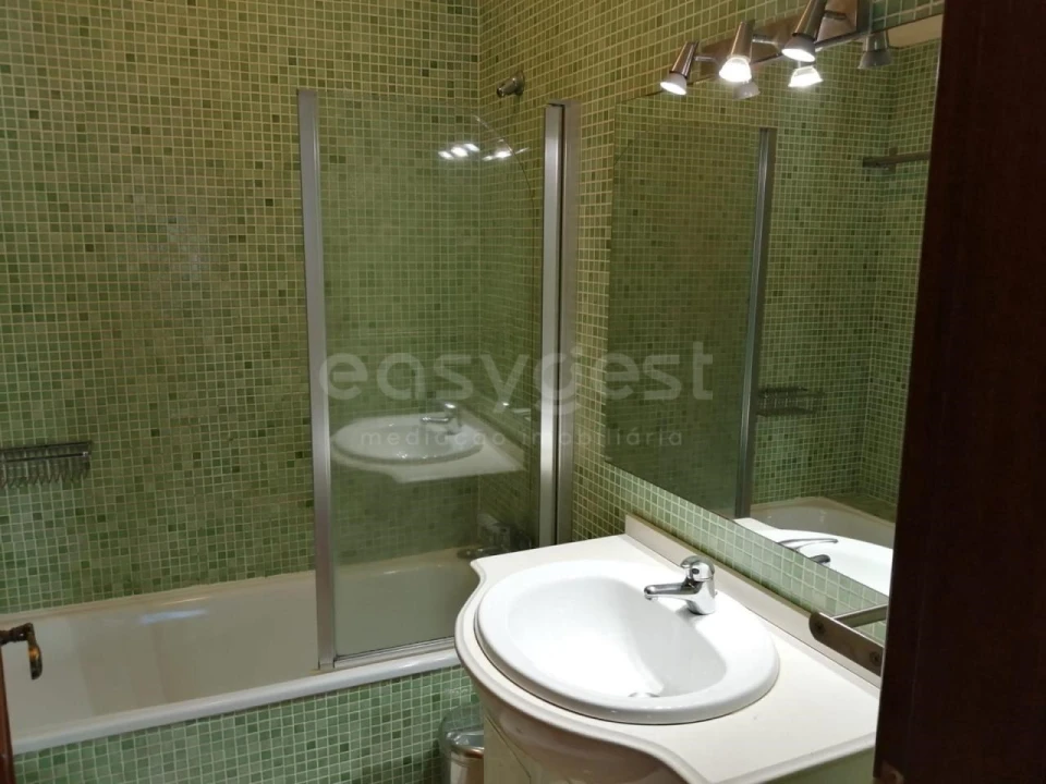 Apartamento T1 para Venda em Santo Antonio dos Olivais Foto 8