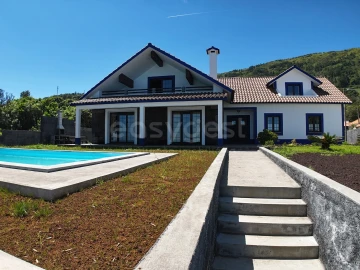 Moradia T4 para Venda em Ribeiras