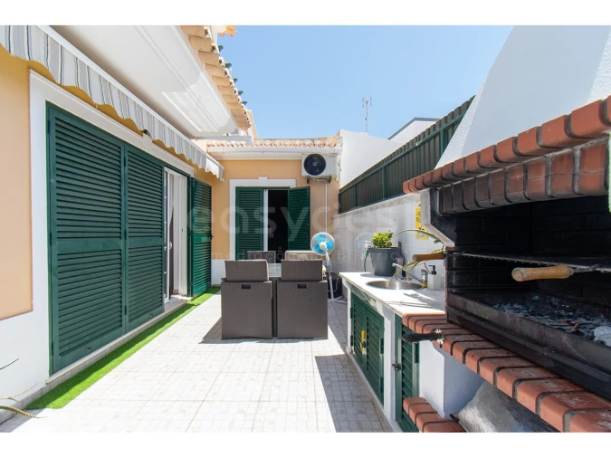 Moradia T4 para Venda em Vila Nova de Cacela Foto 3
