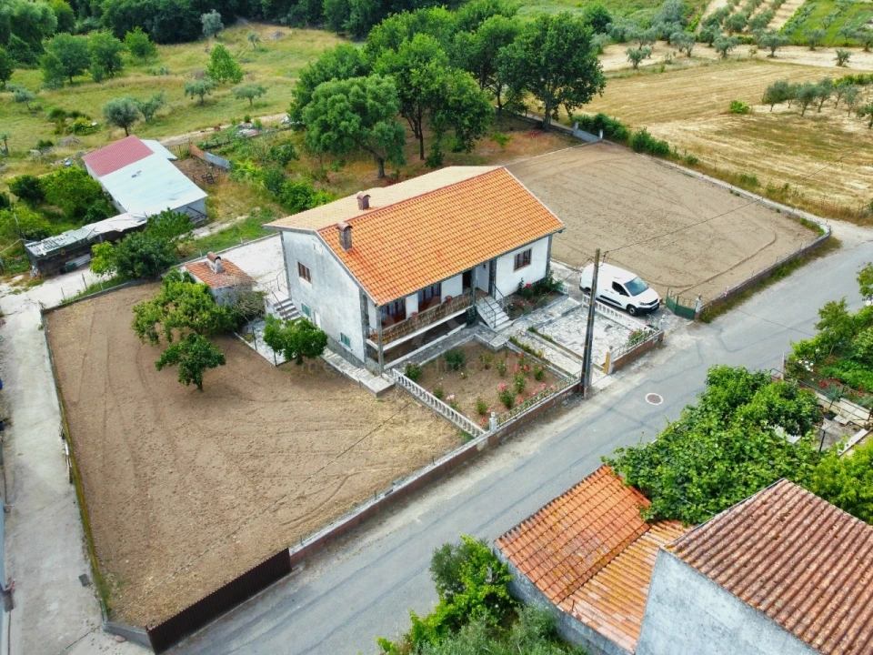 Moradia T4 para Venda em Espariz e Sinde Foto 1