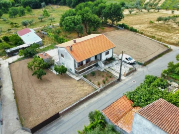 Moradia T4 para Venda em Espariz e Sinde