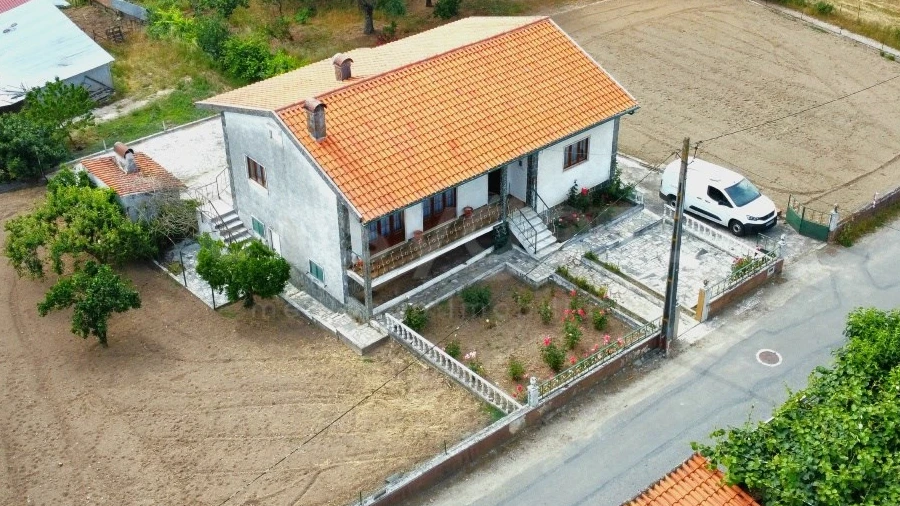 Moradia T4 para Venda em Espariz e Sinde
