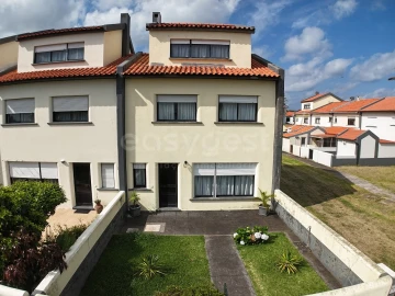 Moradia T3 para Venda em Horta (Angustias)