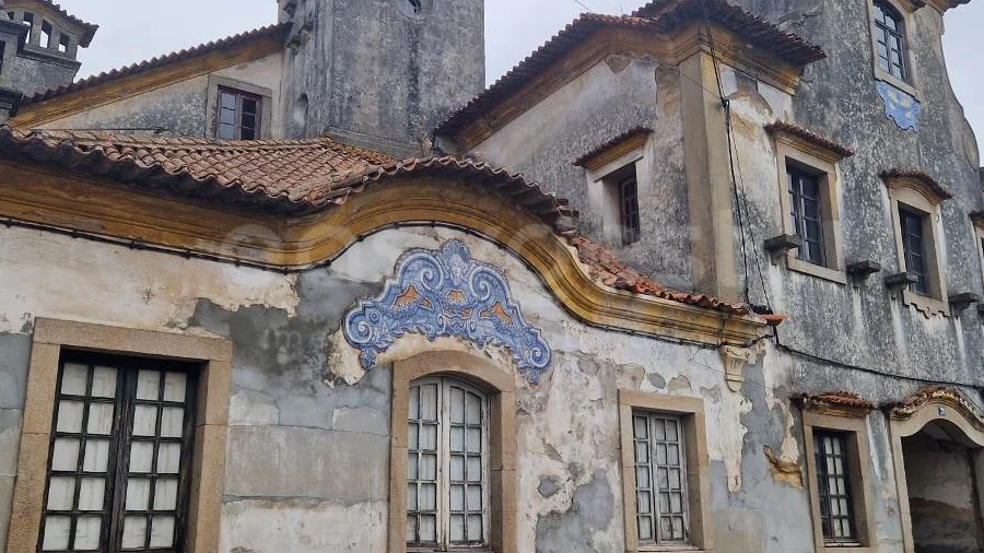 Moradia T10 para Venda em Esgueira