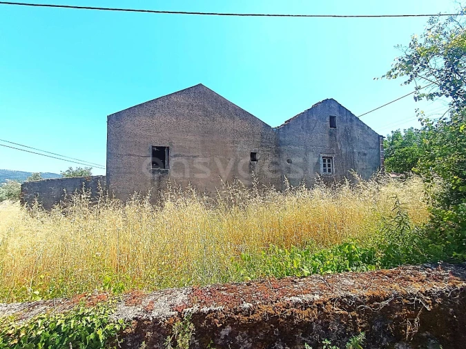 Moradia T4 para Venda em Chãos Foto 3