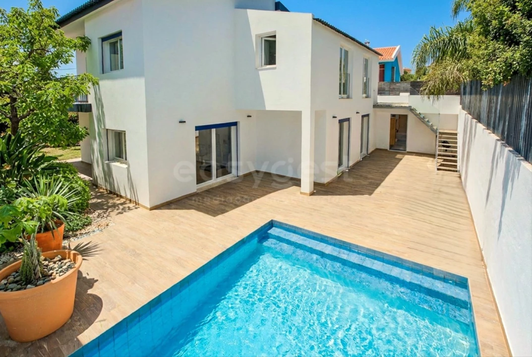 Moradia T4 para Venda em Cascais e Estoril Foto 1