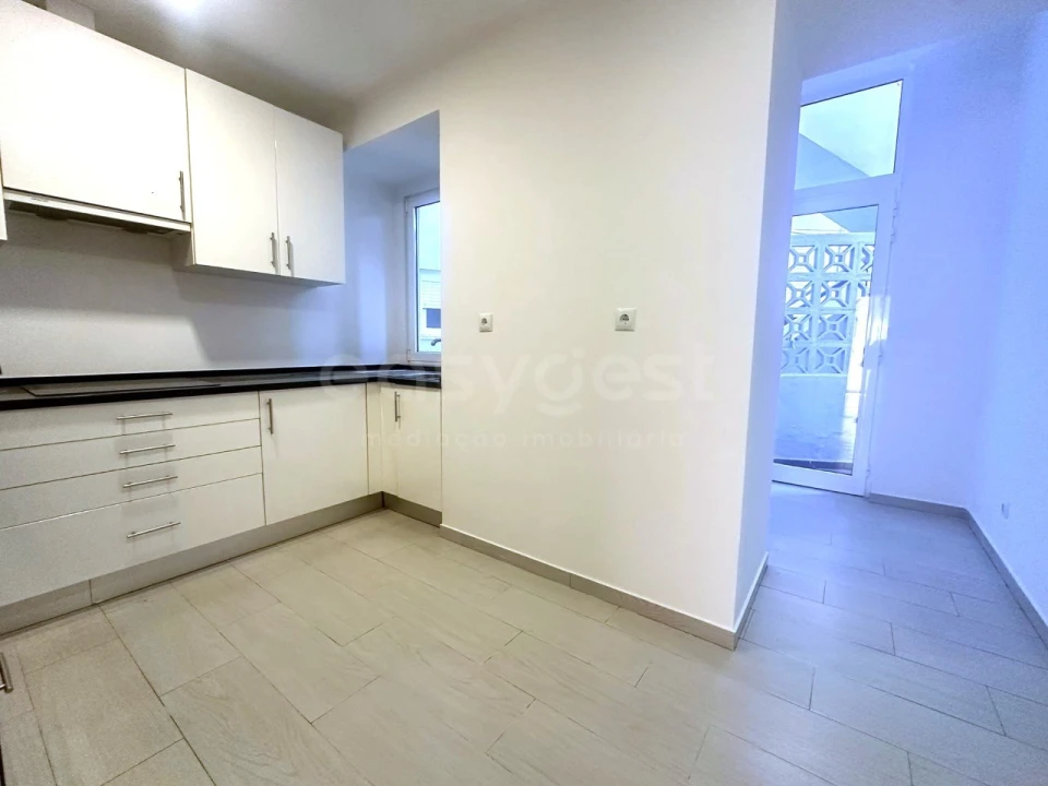 Apartamento T2 para Venda em Arroios Foto 9