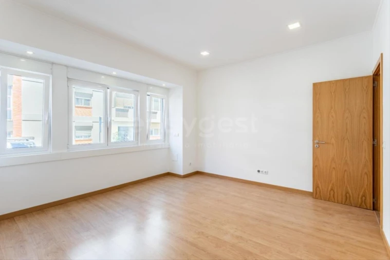 Apartamento T2 para Venda em Arroios Foto 3