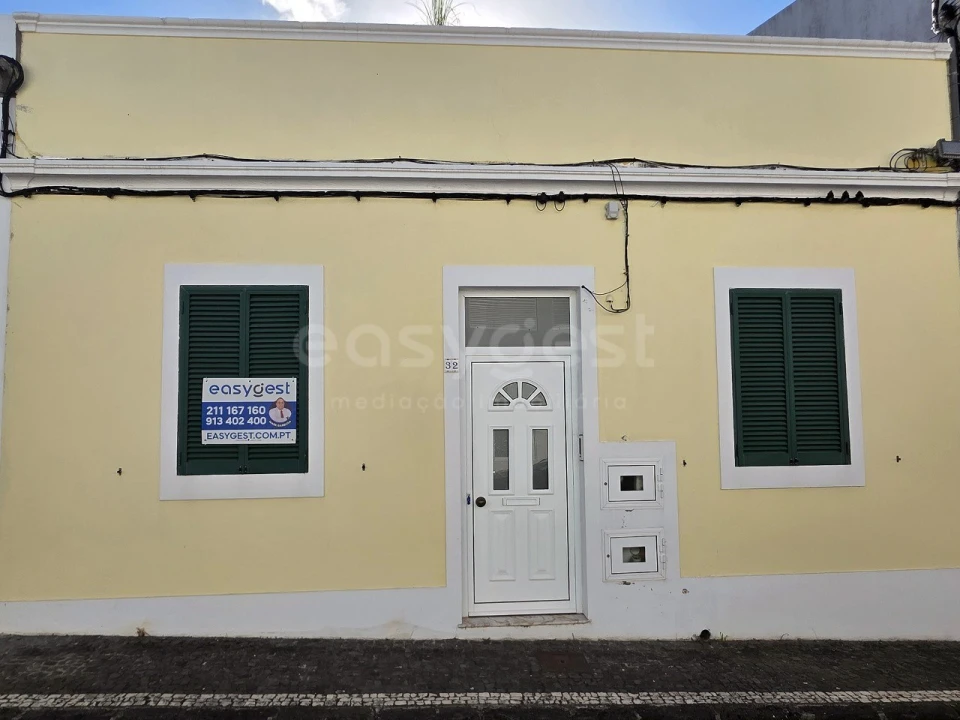 Moradia T5 para Venda em Ponta Delgada (São Sebastião) Foto 1