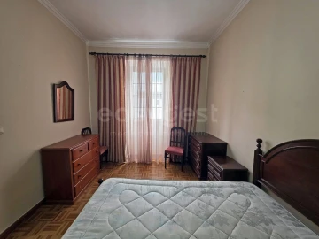 Moradia T5 para Venda em Ponta Delgada (São Sebastião)
