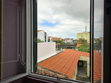 Moradia T5 para Venda em Ponta Delgada (São Sebastião)