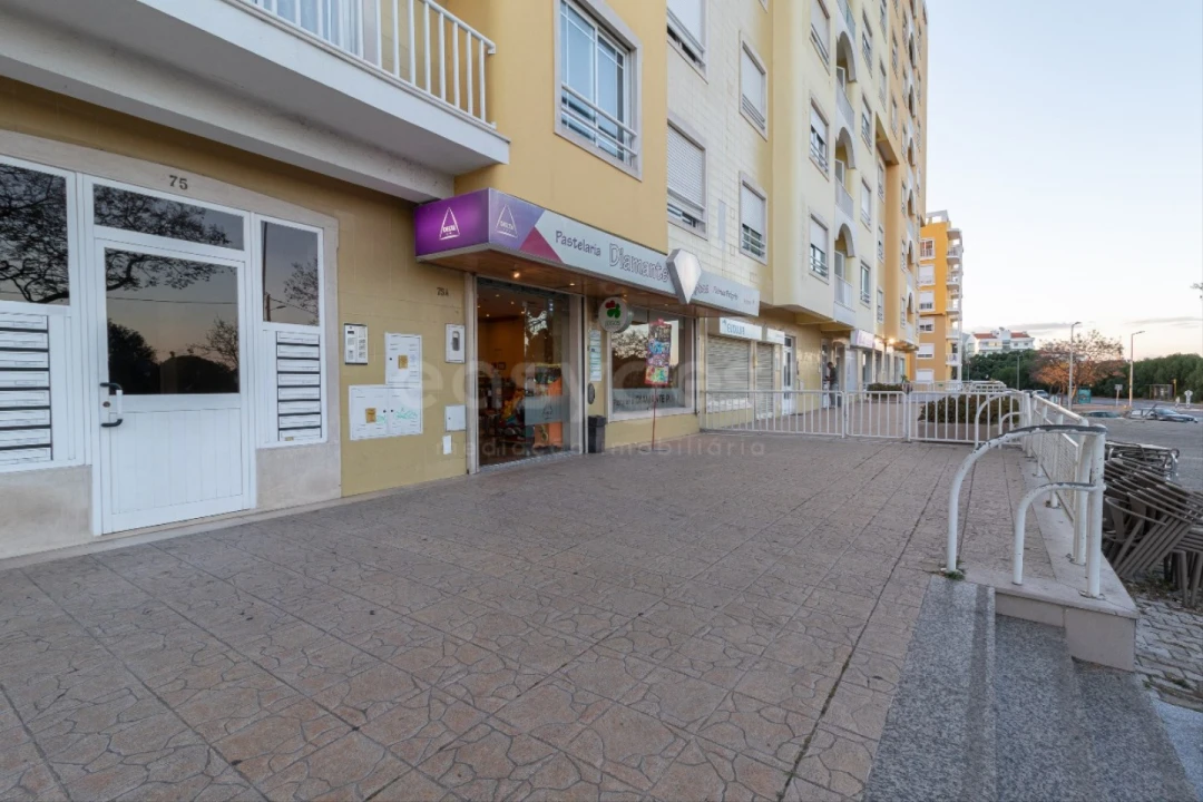Negócio para Venda em Seixal, Arrentela e Aldeia de Paio Pires Foto 1