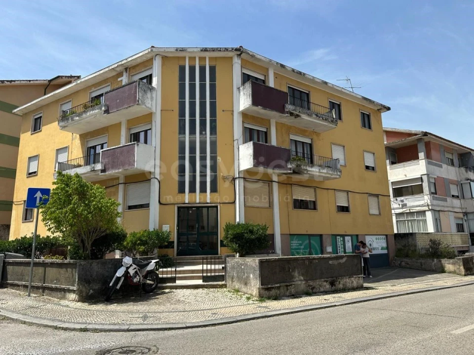 Apartamento T4 para Venda em Santo Antonio dos Olivais Foto 1