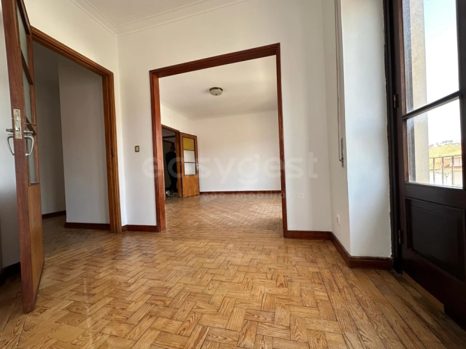 Apartamento T4 para Venda em Santo Antonio dos Olivais Foto 4