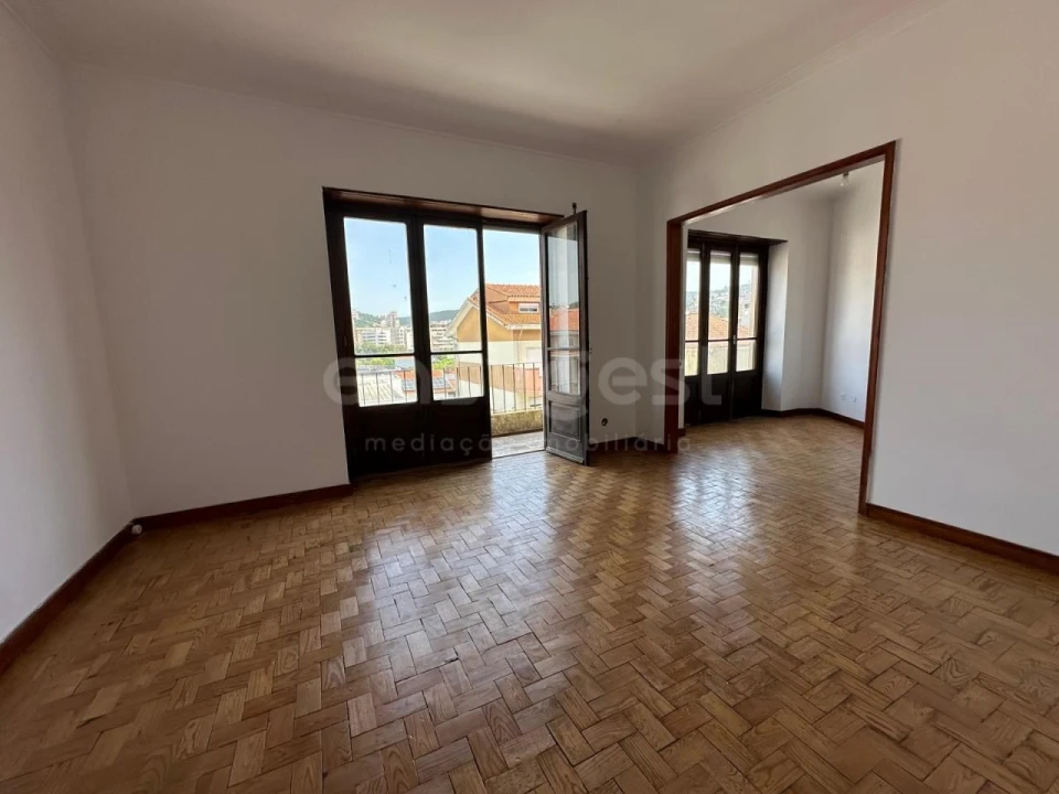 Apartamento T4 para Venda em Santo Antonio dos Olivais Foto 5
