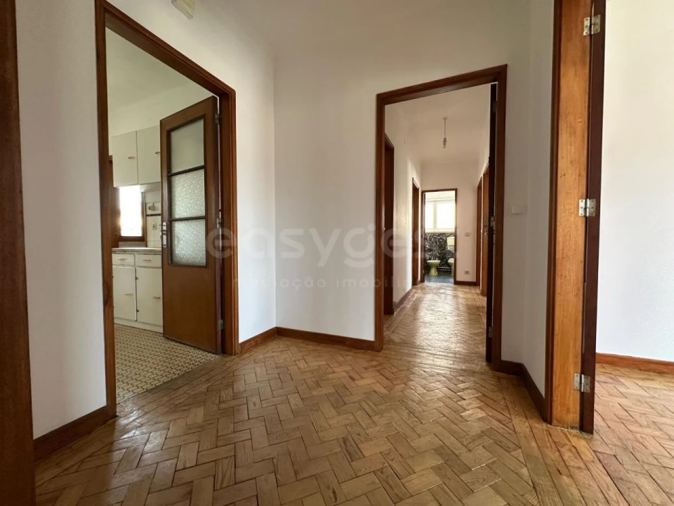 Apartamento T4 para Venda em Santo Antonio dos Olivais Foto 8