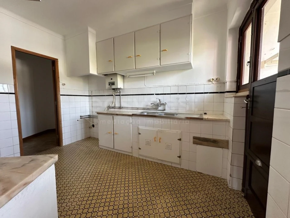 Apartamento T4 para Venda em Santo Antonio dos Olivais Foto 10