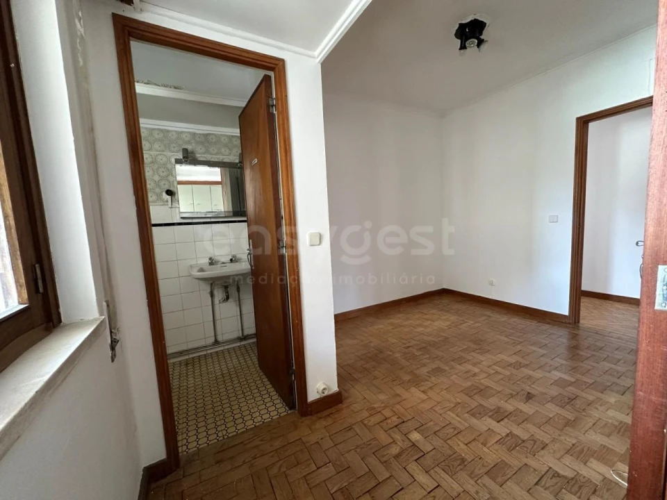Apartamento T4 para Venda em Santo Antonio dos Olivais Foto 11