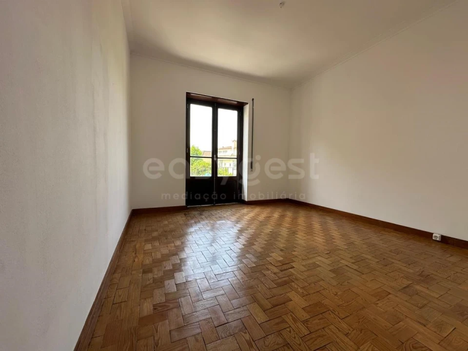 Apartamento T4 para Venda em Santo Antonio dos Olivais Foto 13