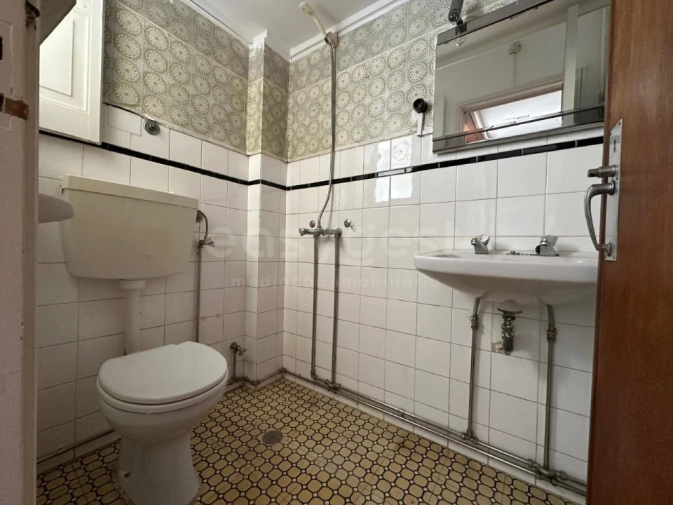 Apartamento T4 para Venda em Santo Antonio dos Olivais Foto 16