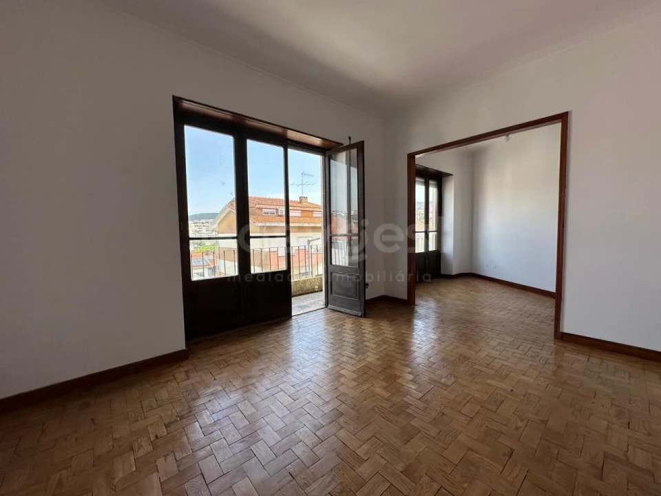 Apartamento T4 para Venda em Santo Antonio dos Olivais Foto 19