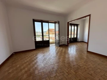 Apartamento T4 para Venda em Santo Antonio dos Olivais
