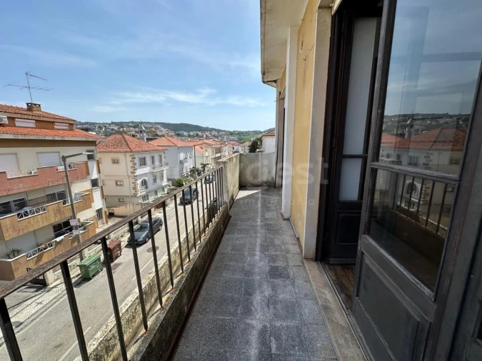 Apartamento T4 para Venda em Santo Antonio dos Olivais Foto 2