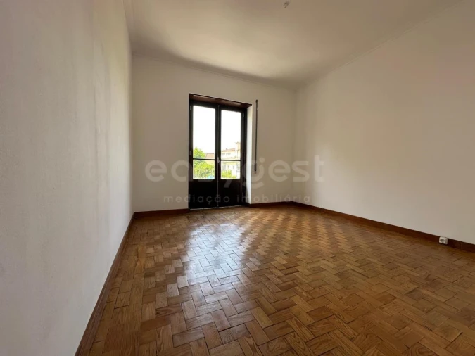 Apartamento T4 para Venda em Santo Antonio dos Olivais Foto 13