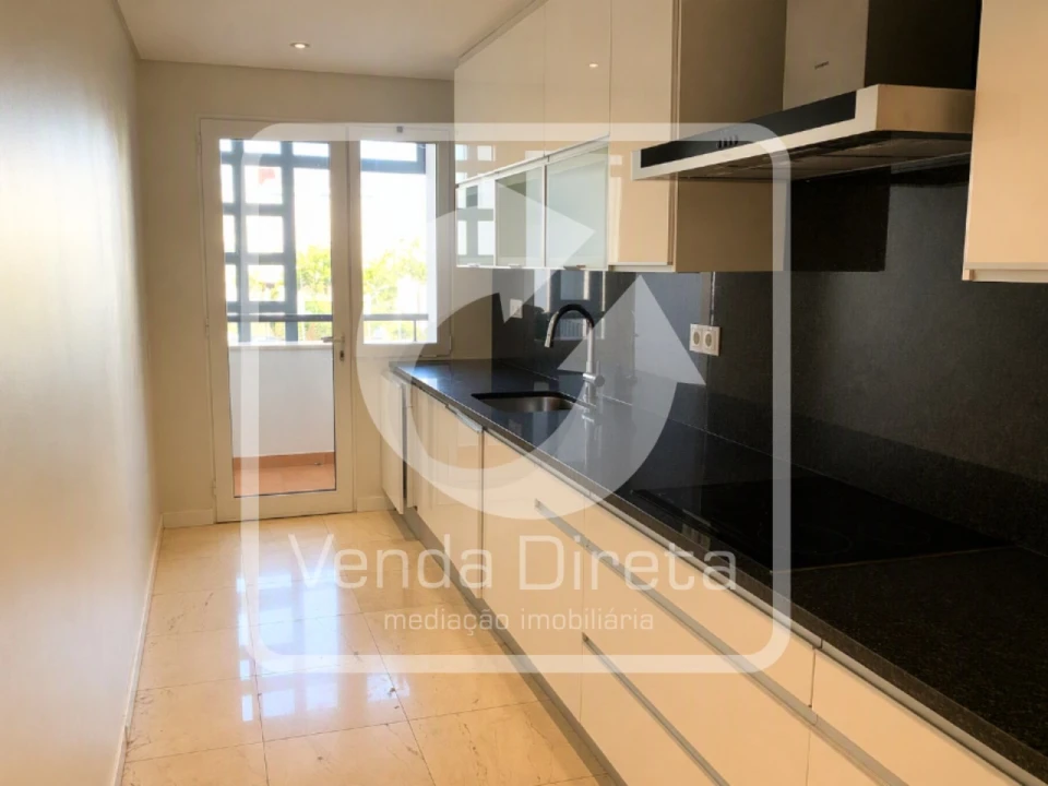 Apartamento T2 para Venda em Quarteira Foto 6
